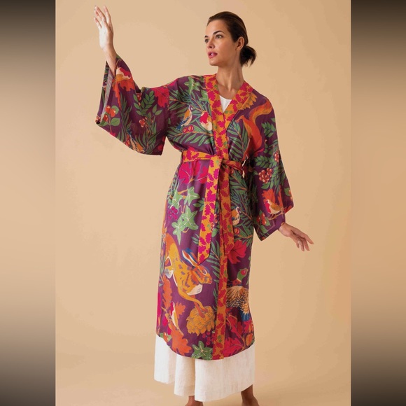 Wonderland Robe - Picture 2 of 6